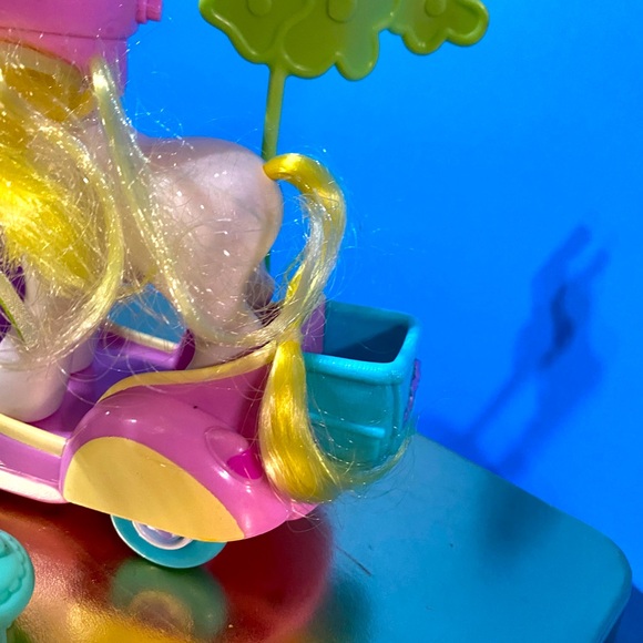 MY LITTLE PONY G3 VTG 2004 BUTTERFLY ISLAND SCOOTIN ALONG WITH BREEZIE - Picture 13 of 16